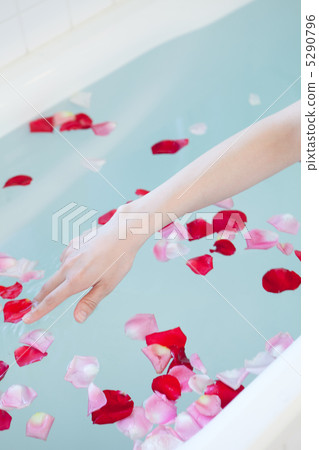 Rose flower floating hand 5290796