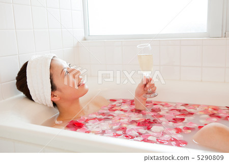 Bathroom ladies 5290809