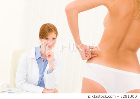 Plastic surgery consultation patient pinch hips Plastic surgery consultation patient pinch hips 5291300