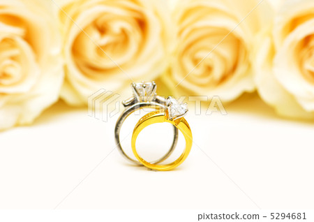 Diamond rings and roses isolated on the white Diamond rings and roses isolated on the white 5294681