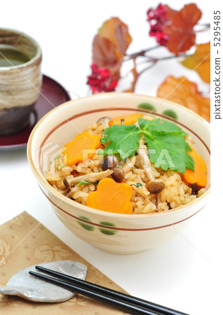 蘑菇飯煮熟 5295485