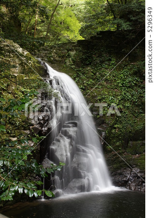 Immovable waterfall 5296349