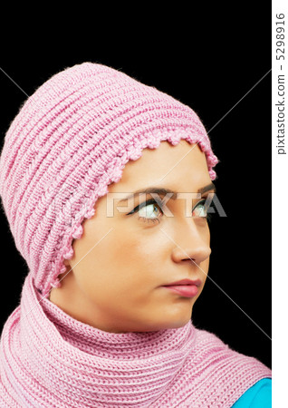 Nice looking woman in the warm clothing Nice looking woman in the warm clothing 5298916
