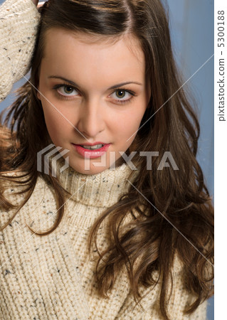 Winter brunette woman in beige sweater 5300188
