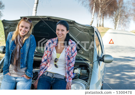 Car defect two women waiting for help 5300478