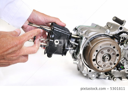 Maintenance of motorcycle engine 5301811