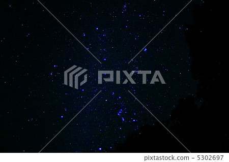 The Milky Way and Orion sitting in the mountains 5302697