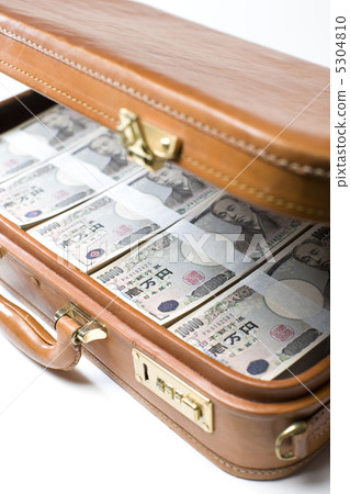 A bundle of bills 5304810