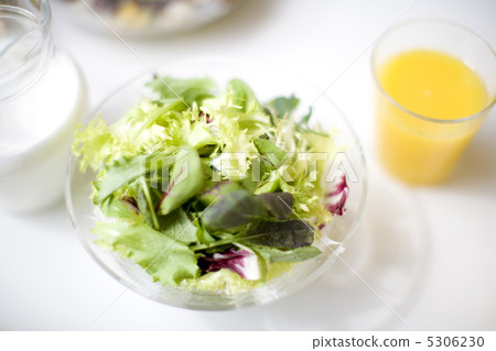 沙拉和橙汁 5306230