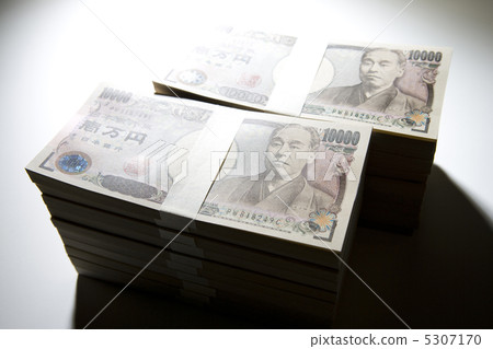A bundle of bills A bundle of bills 5307170