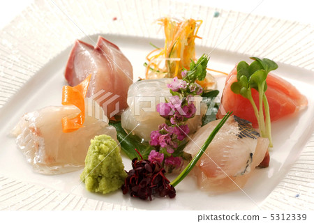 Sashimi sashimi 5 points high Tuna rolled sea bream fish 5312339