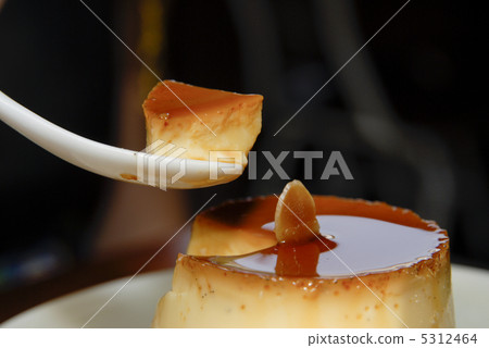 custard pudding 5312464