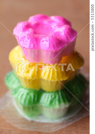 Offerings of bon sweets: Three-colored rakugan 5313800