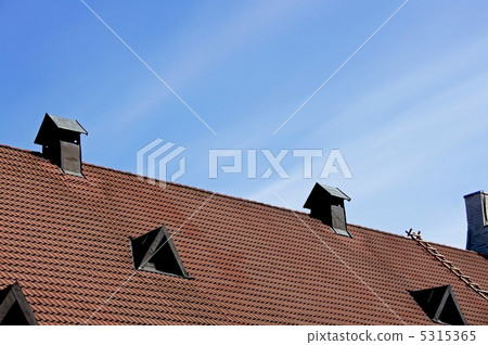 Roof and the sky Roof and the sky 5315365