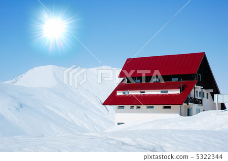 Lonely house in bright sunny winter day Lonely house in bright sunny winter day 5322344