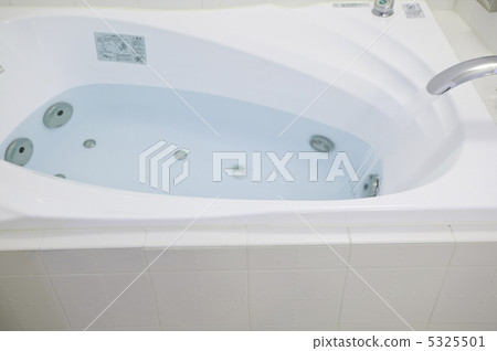 A bathtub A bathtub 5325501