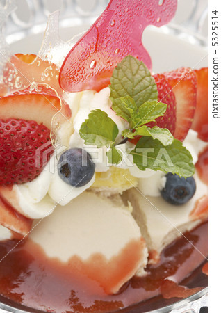 Strawberry cake Strawberry cake 5325514