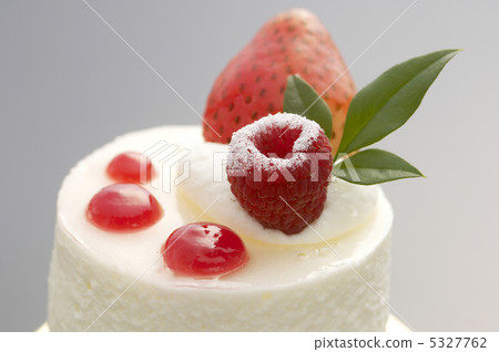 Strawberry cake 5327762