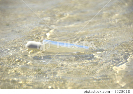 海灘和瓶子 5328018
