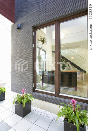 Front entrance Front entrance 5328219