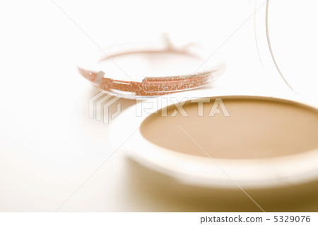 cosmetics 5329076