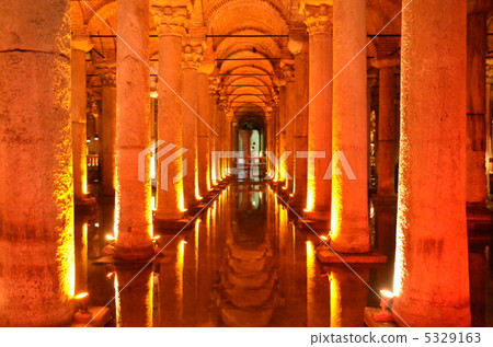 There were 12 rows of 28 pillars of Istanbul's underground palace 5329163