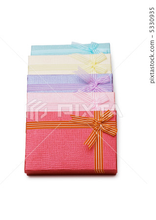 Gift box isolated on the white background Gift box isolated on the white background 5330935