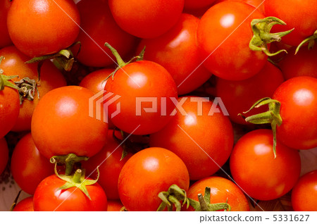 Many red tomatoes arranged at the market Many red tomatoes arranged at the market 5331627