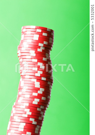 Stack of red casino chips against green background 5332001