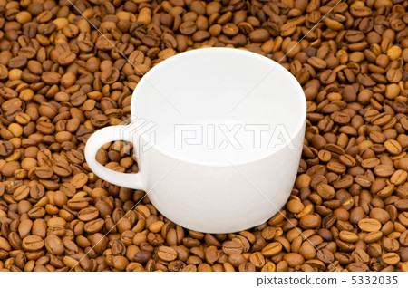 Cup and coffee beans isolated on the white Cup and coffee beans isolated on the white 5332035