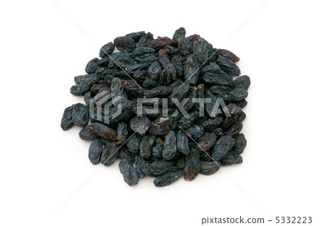 Black raisins isolated on the white background 5332223