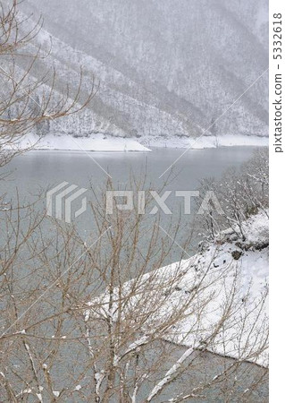 Kuzuryu Lake Winter scene 5332618