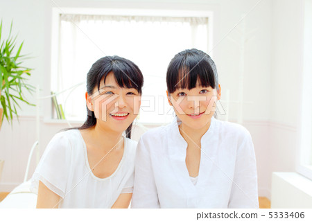 雙胞胎女人 雙胞胎女人 5333406