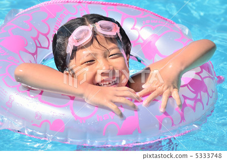 Girls who enjoy playing in the pool 5333748