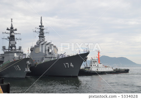 Aegis warship Hakodate entrance 5334028