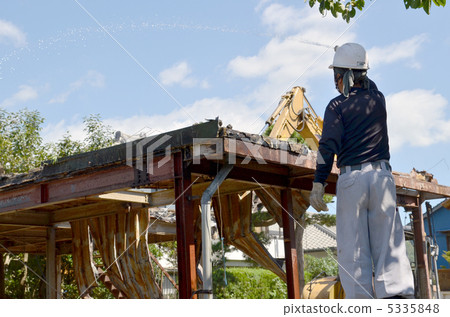 Sprinkling water for dismantling work Sprinkling water for dismantling work 5335848