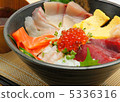 Bowl of rice topped with sashimi  5336316