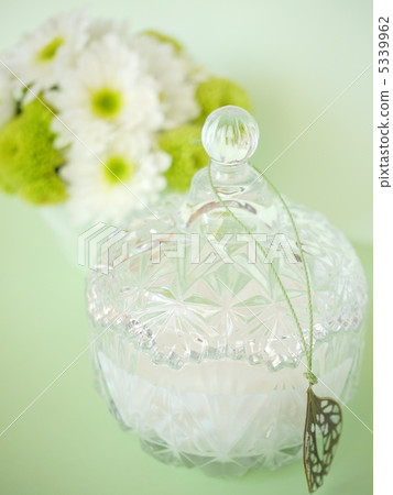 Glass canister type aroma candle 5339962