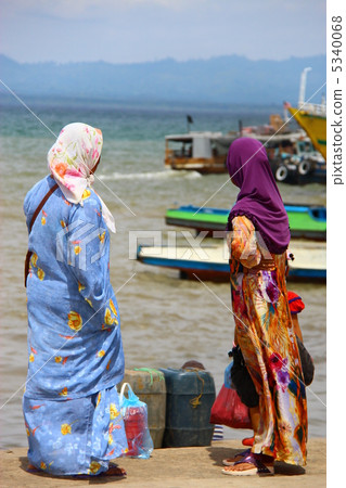 Muslim women watching the ocean Muslim women watching the ocean 5340068