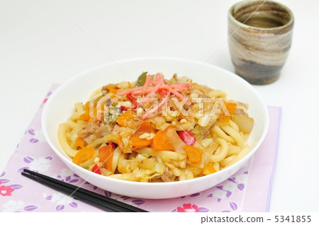 stir-fried udon  5341855