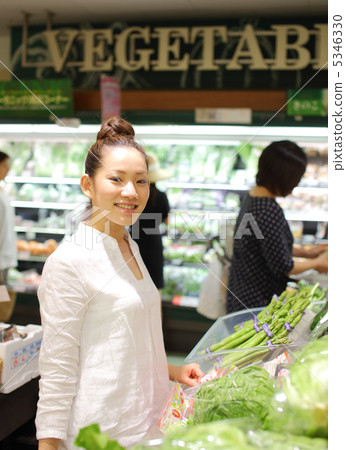 A woman shopping at a supermarket 5346330