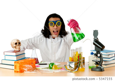Student working in the chemical lab 5347155