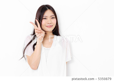 A woman to piece 5350879