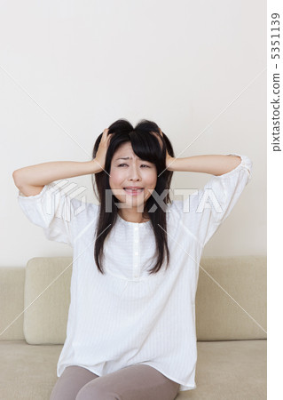 A young woman holding a head A young woman holding a head 5351139