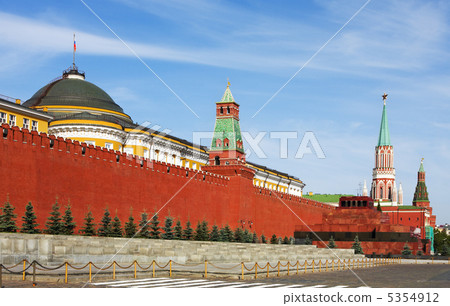 Grand Kremlin Palace and the Senate tower Grand Kremlin Palace and the Senate tower 5354912