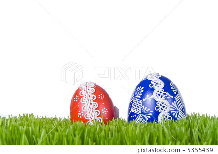 easter eggs in grass 5355439