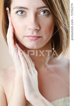 Young woman in glamour shoot 5356274