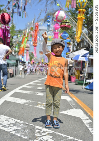 Goldfish scooping  5358939