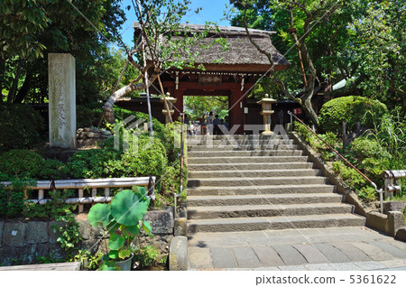 走在Saikyo-ji寺廟的寺廟 5361622