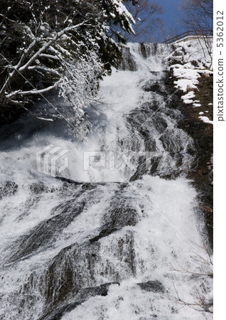 Winter waterfall 5362012